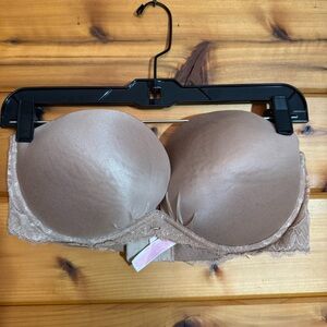 Victoria's Secret Nude Underwire Strapless Bra in size 38D